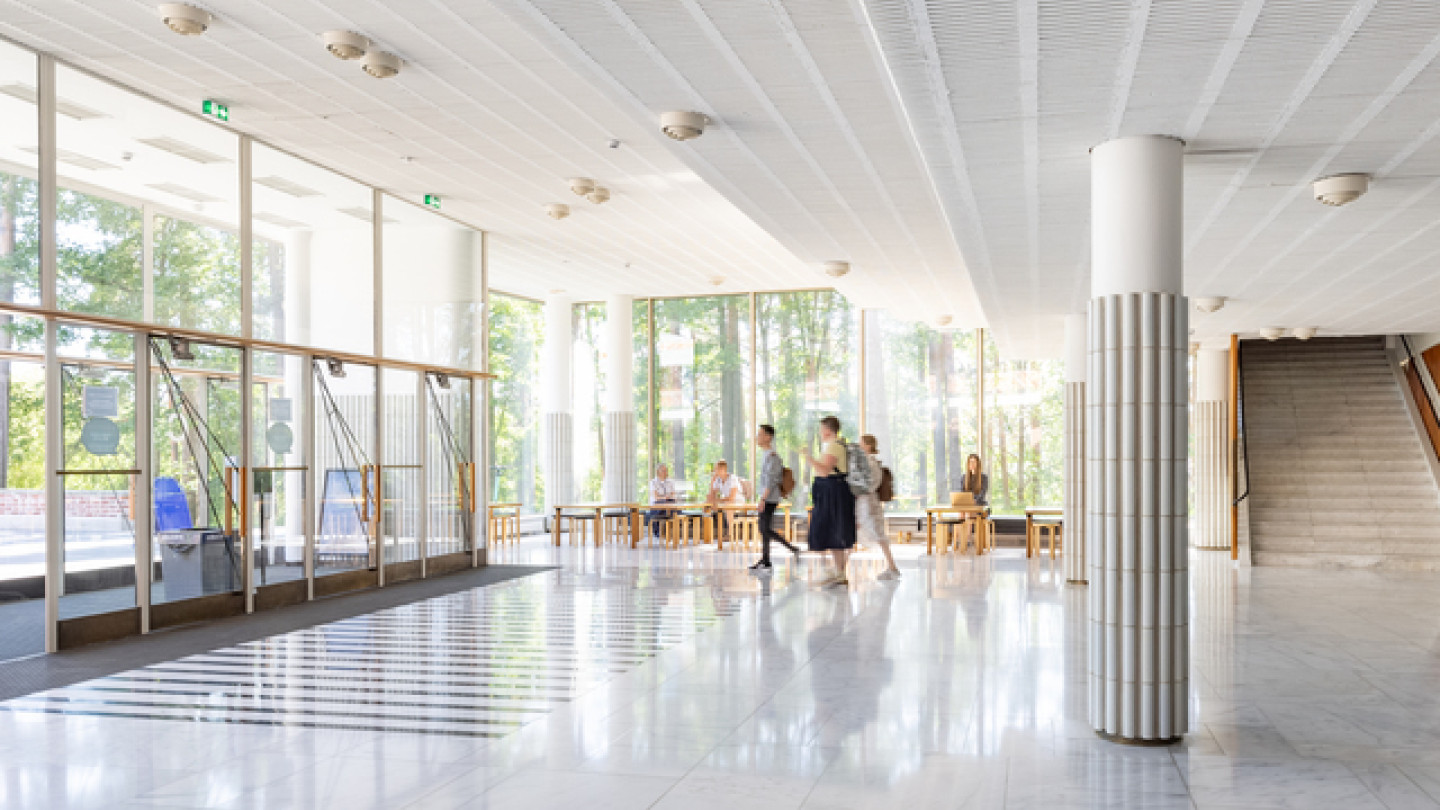 Degree requirements communication and language studies in